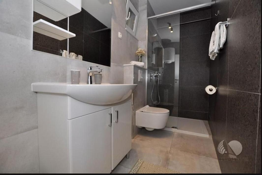 Apartmani Miranda دراسنيتش المظهر الخارجي الصورة